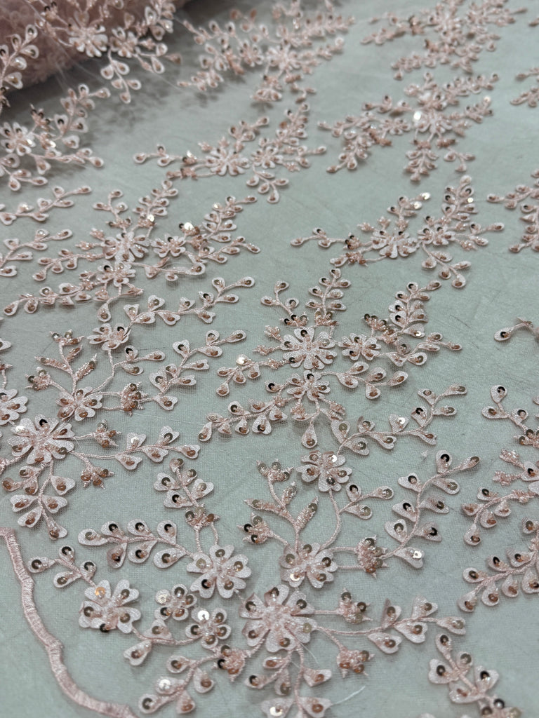 Tul Bordado Con Pedreria y Flor 3D "Celina"