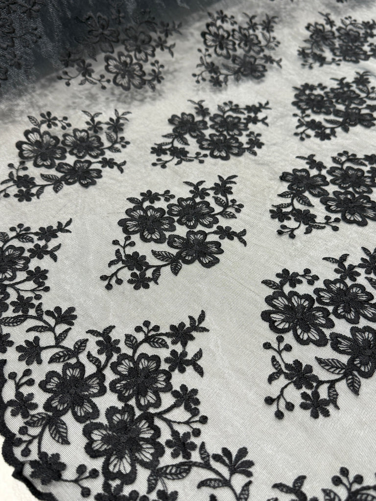 Tul Bordado Sin Pedreria "Helena"