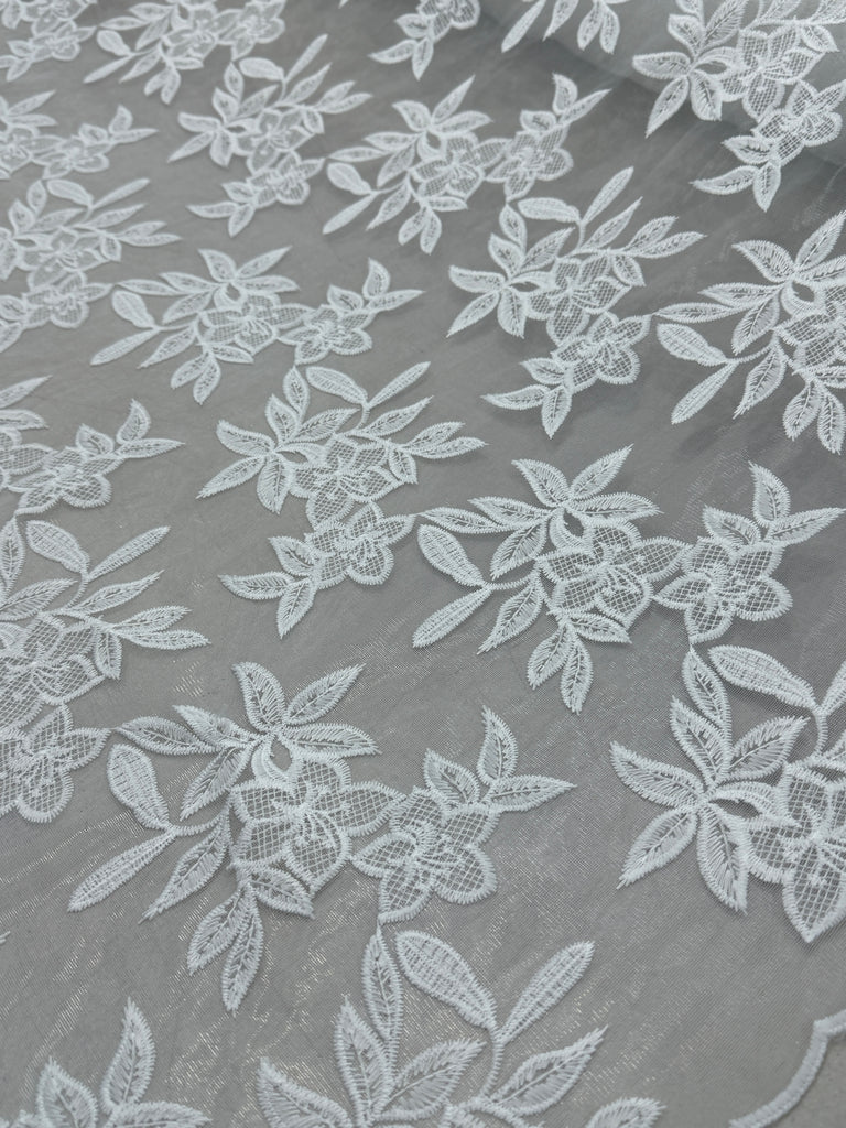 Tul Bordado Sin Pedrería "Ainar"