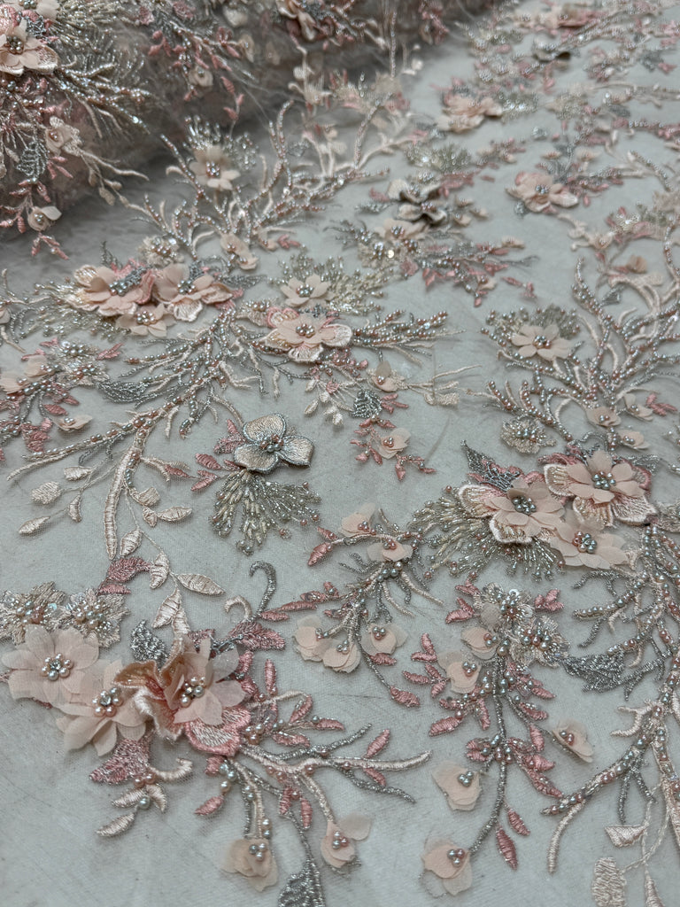 Tul Bordado Con Pedrería y Flor 3D “Tiffany”