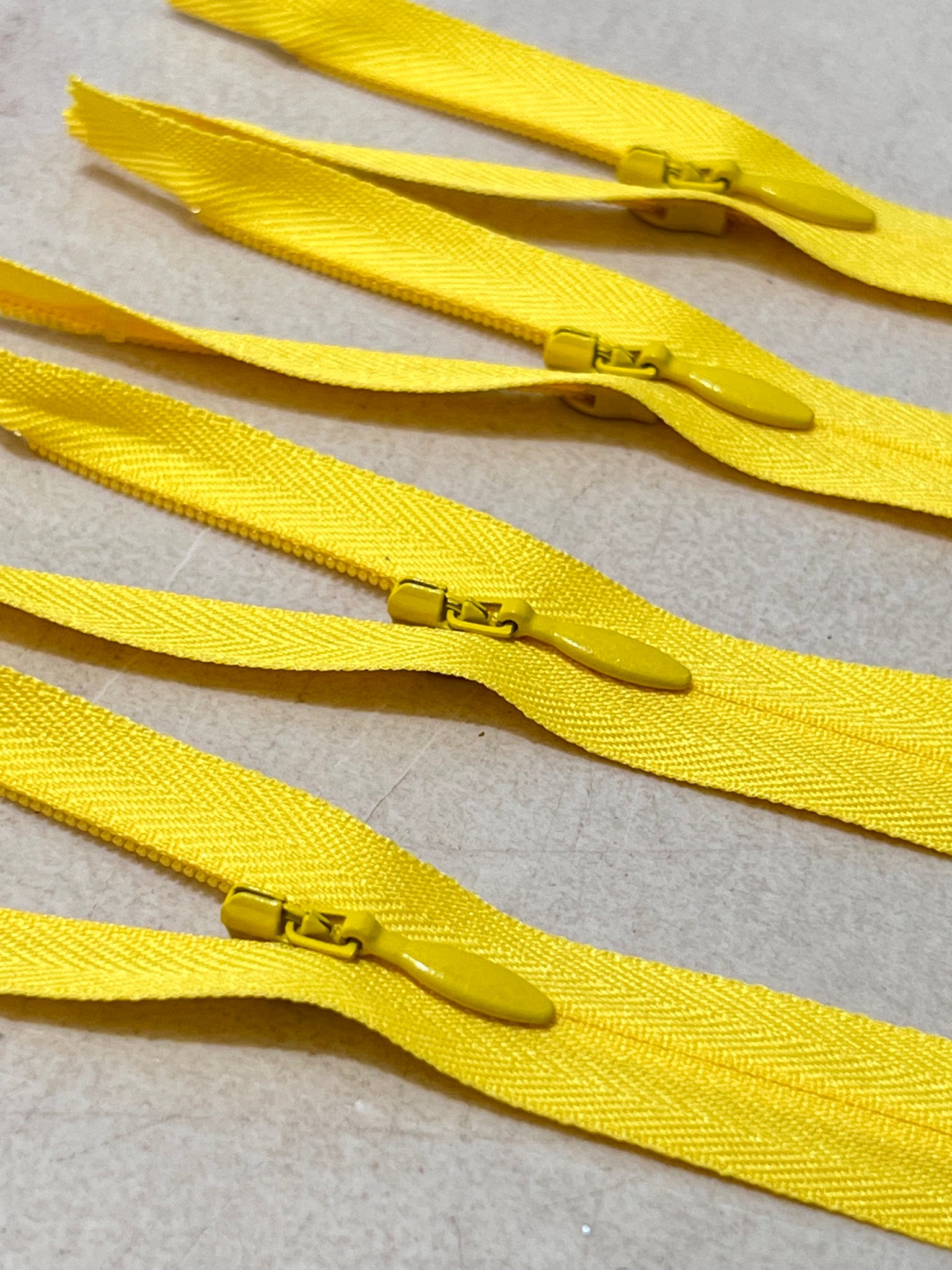 Cierres Invisibles YKK – Sanditex