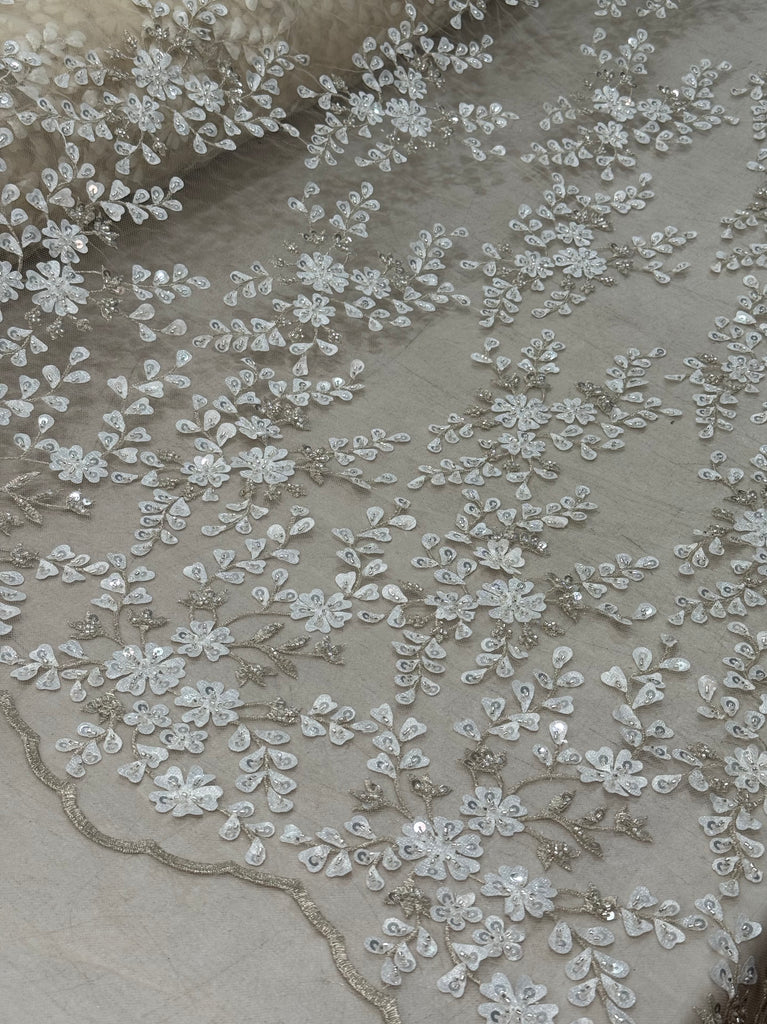 Tul Bordado Con Pedreria y Flor 3D "Celina"